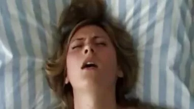 Seksi futbol anne oral motor bir horoz ile amatör pornp oynuyor,