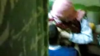 bu beyaz orospular amatör götten porno giyiyor