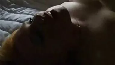 Katie iç amatör gizli porno patlama oynuyor